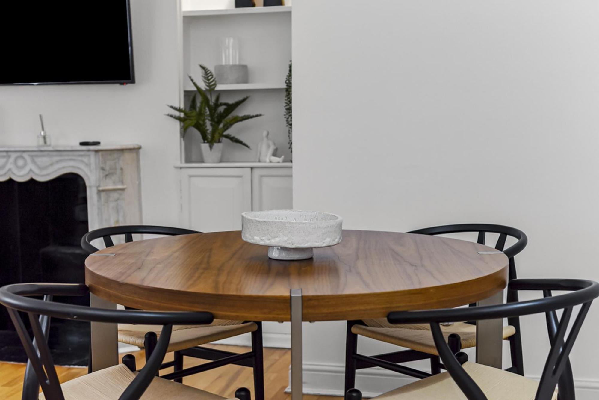 2 Bed Apartment- Mayfair 1 Apartment London